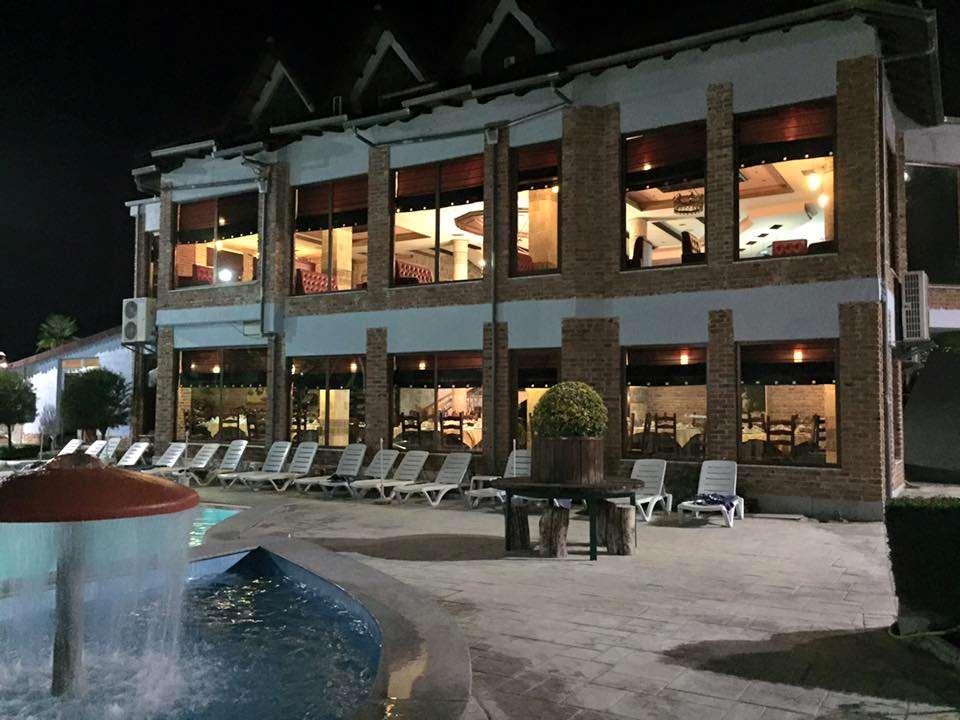 Hotel Vila Aeroport Rinas Exterior foto